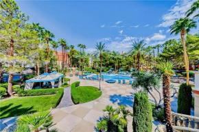 Fabulous Penthouse Apartment LAS VEGAS Strip view with resort amenities! 5 min walk to main attractions! ONLY LONG TERM RENTALS min 30 nights!